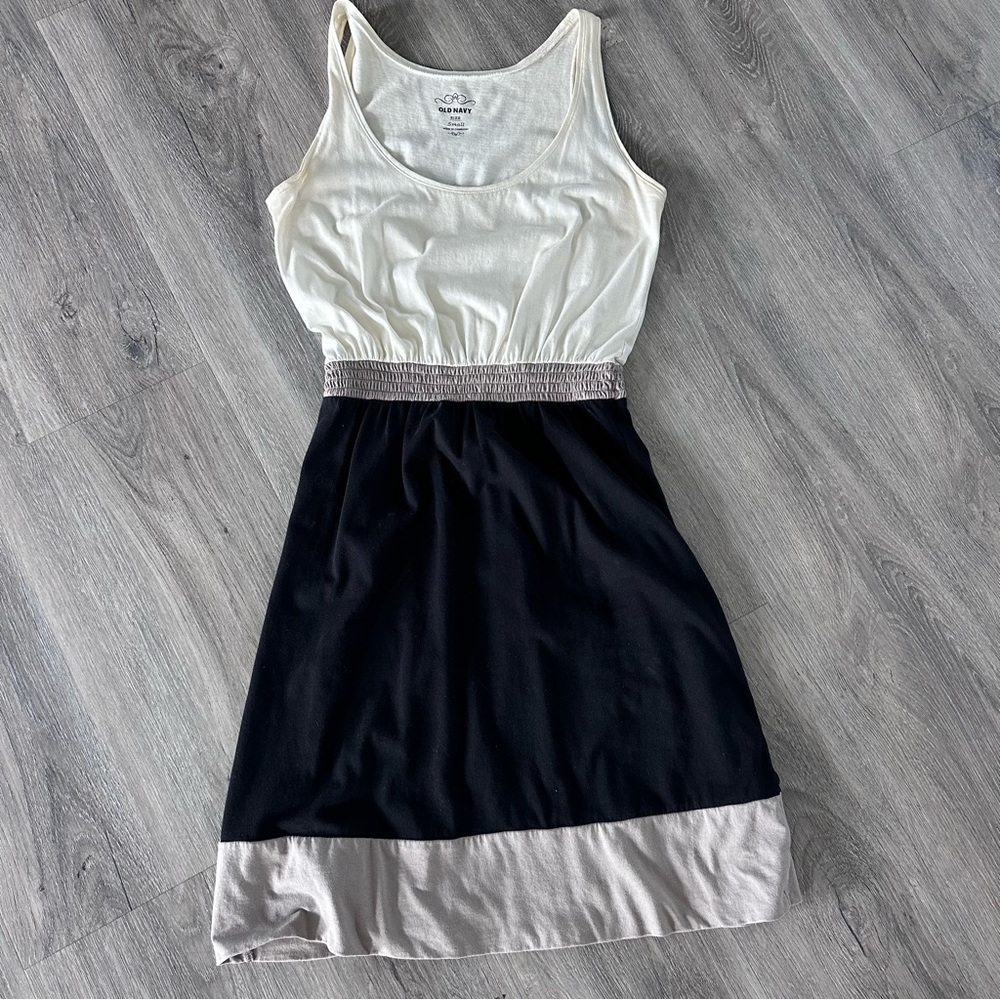 Old Navy Cream and Black Sleeveless Sundress